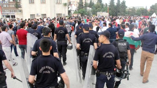 Şanlıurfa Halep Saldırısı Şanlıurfa?da Protesto Edildi
