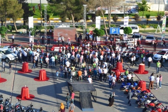 Araba Tutkunları Piazza'da Buluştu