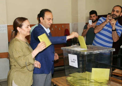 HDP'li Baydemir Oyunu Kullandı