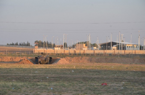 YPG Ve Öso Suriye Sınırında Nöbette