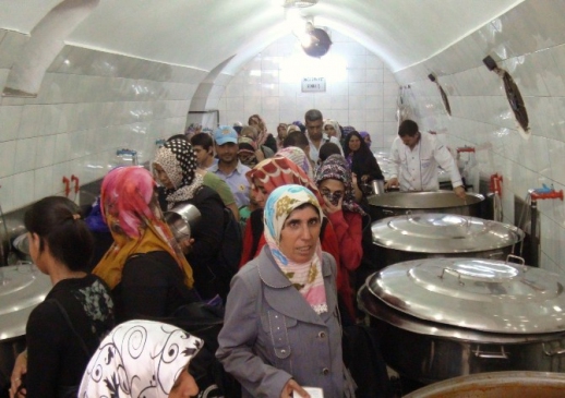 Günde 10 Bin Kişiye Samimi Yemek Dağıtılıyor