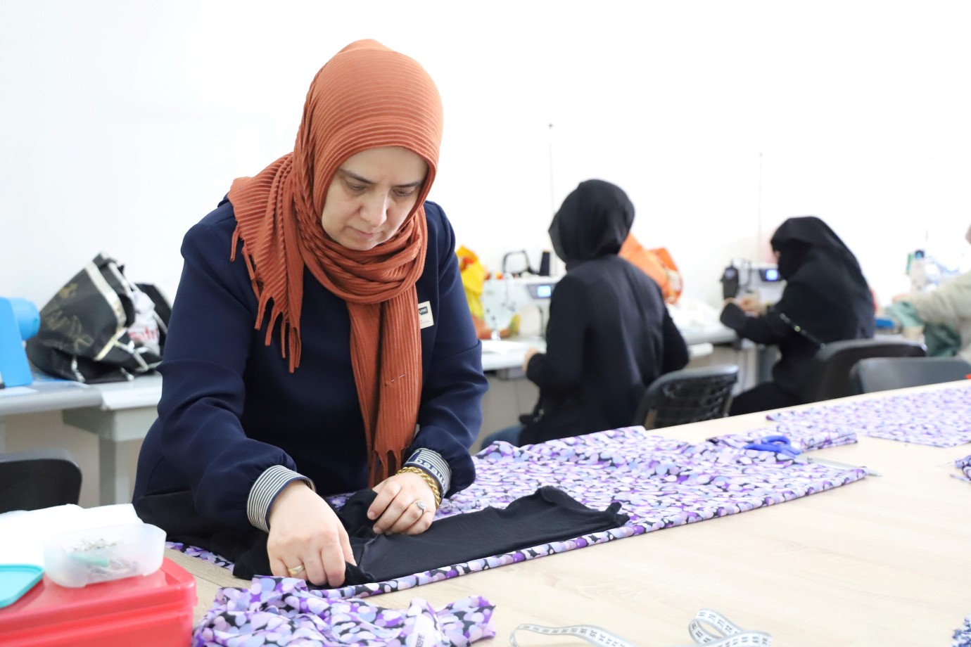 KARAMEK KURSLARI KADINLARA YENİ UFUKLAR AÇIYOR