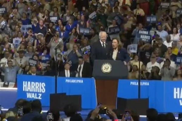 Yeni anket: Harris üç önemli eyalette Trump'ın dört puan önünde