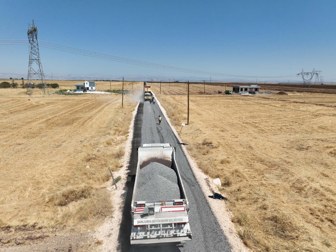 KIRSALDA YOL ÇALIŞMALARI HIZ KESMİYOR
