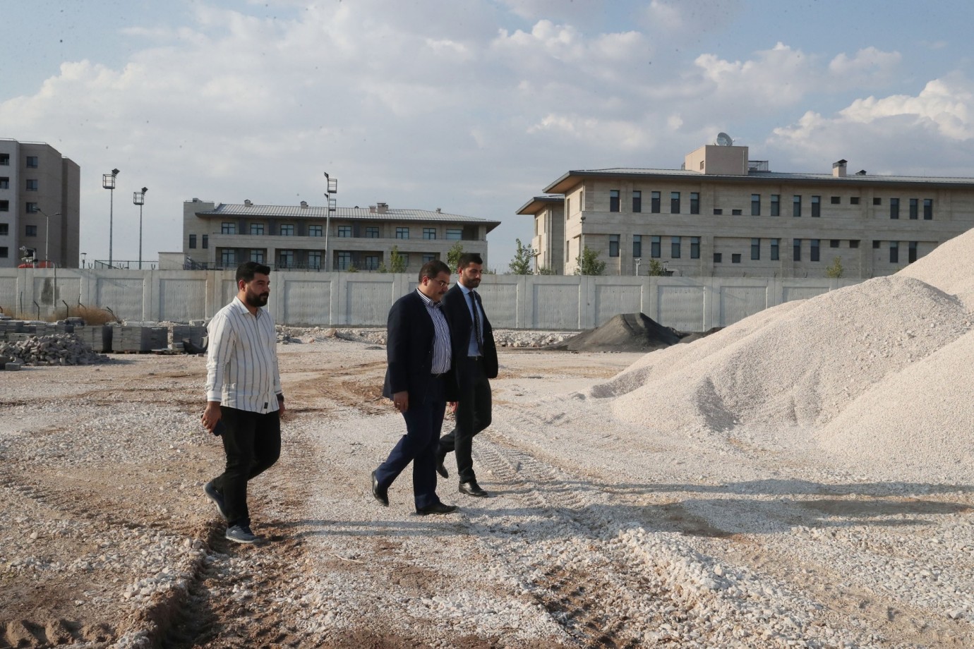 BAŞKAN CANPOLAT: ÜSTYAPI ÇALIŞMALARIMIZI HUMMALI ŞEKİLDE TAMAMLIYORUZ