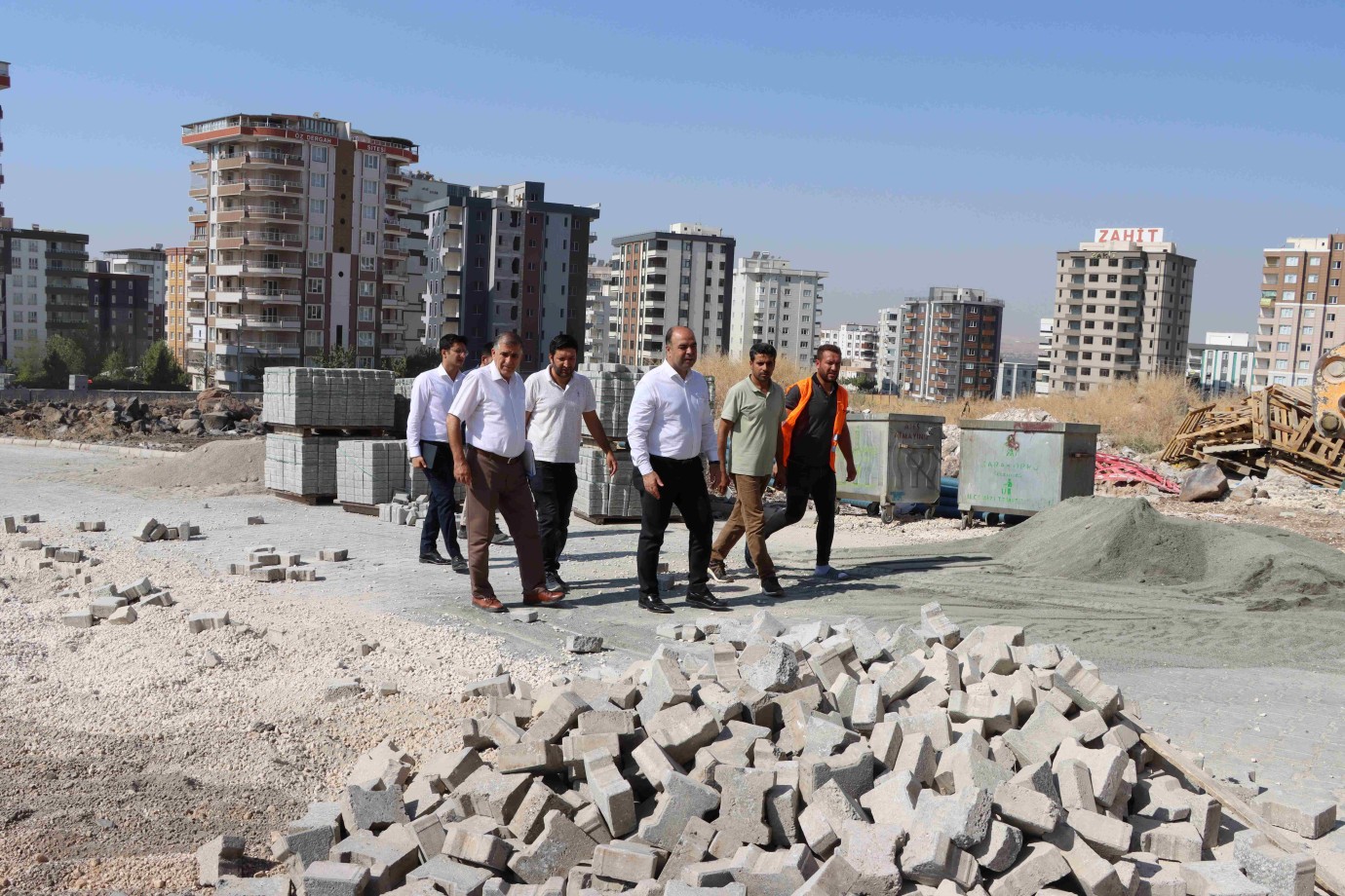 BAŞKAN NİHAT ÇİFTÇİ: “İLÇEDE ALTYAPI EKSİĞİNİN TAMAMLANMASI İÇİN UĞRAŞIYORUZ”
