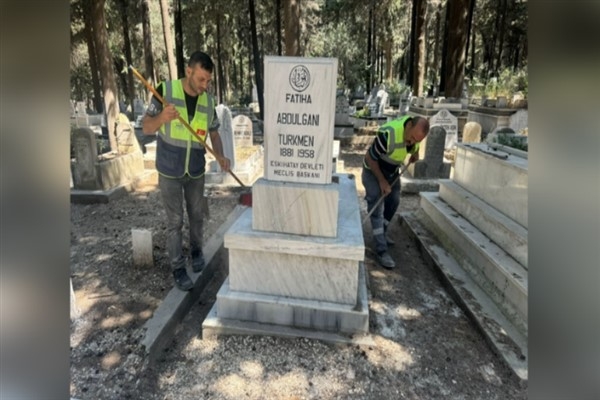 Hatay'da mezarlıklara bakım yapıldı