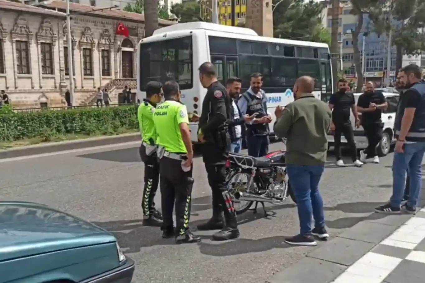 Güvenlik Güçlerimiz Şanlıurfa'yı  Her Türlü Suç Unsurundan Arındırmak İçin Çalışıyor❗️