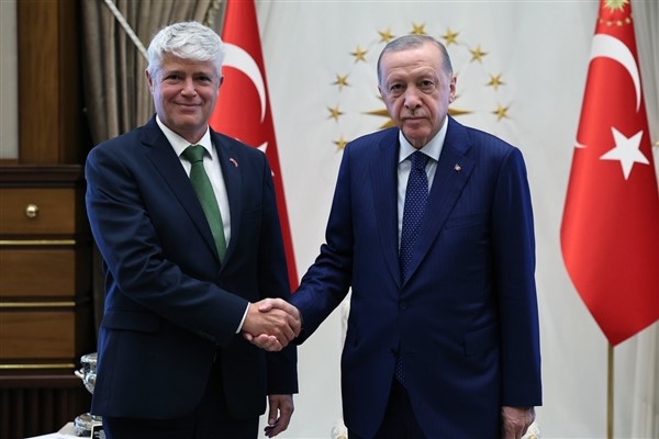 Büyükelçilerden Cumhurbaşkanı Erdoğan'a güven mektubu