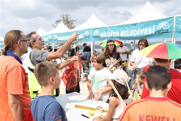 Uçurtmalar &Prime;barış&Prime; için uçtu