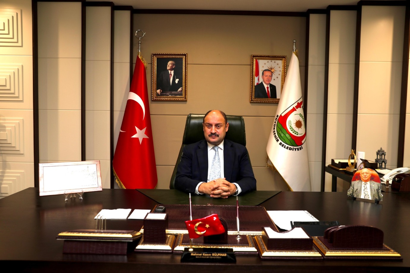 BAŞKAN MEHMET KASIM GÜLPINAR, “BAĞIMSIZ VE BİRLİŞTİRİCİ SİYASET TARZININ FAYDA SAĞLAYACAĞI KANAATİNDEYİM”