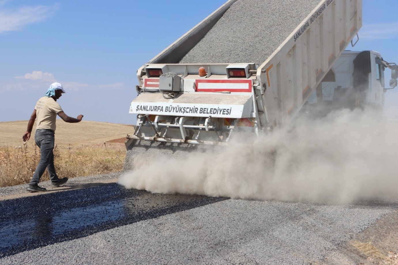 BÜYÜKŞEHİR’DEN BOZOVA KIRSALINA ASFALT YOL