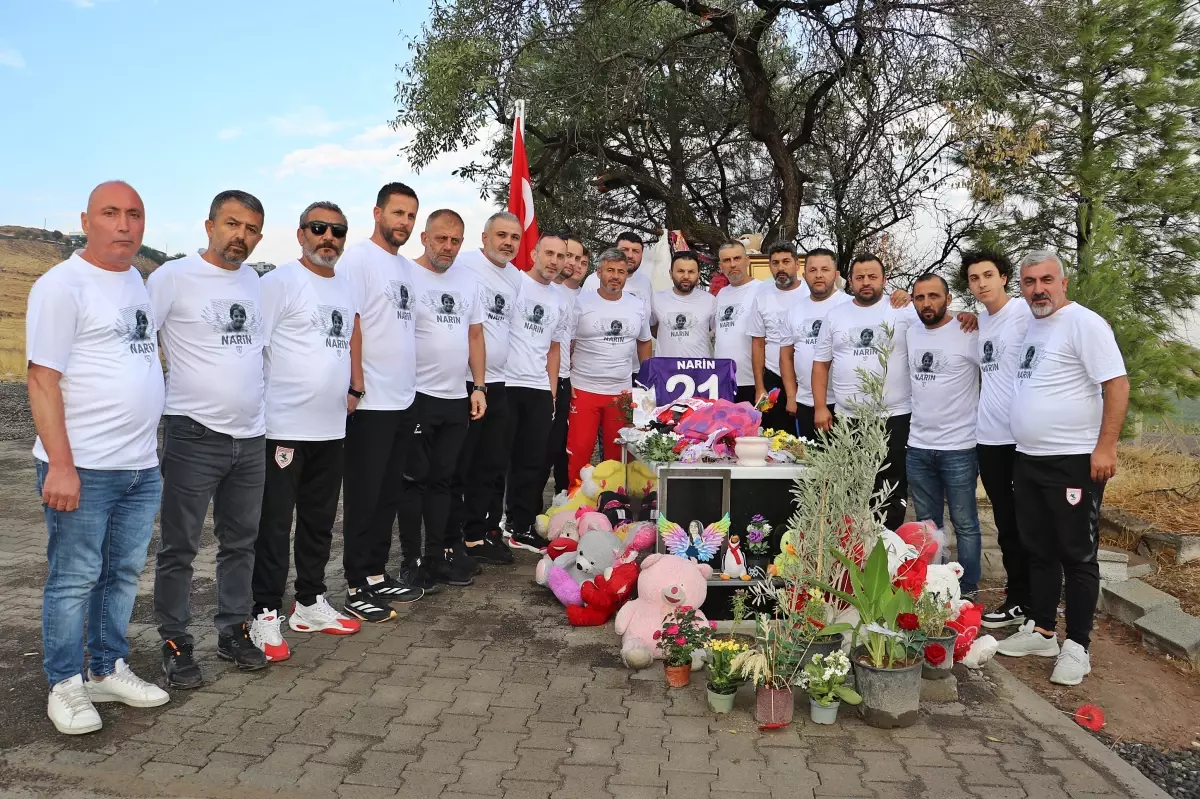 Samsunspor taraftarları Narin Güran’ın mezarını ziyaret etti