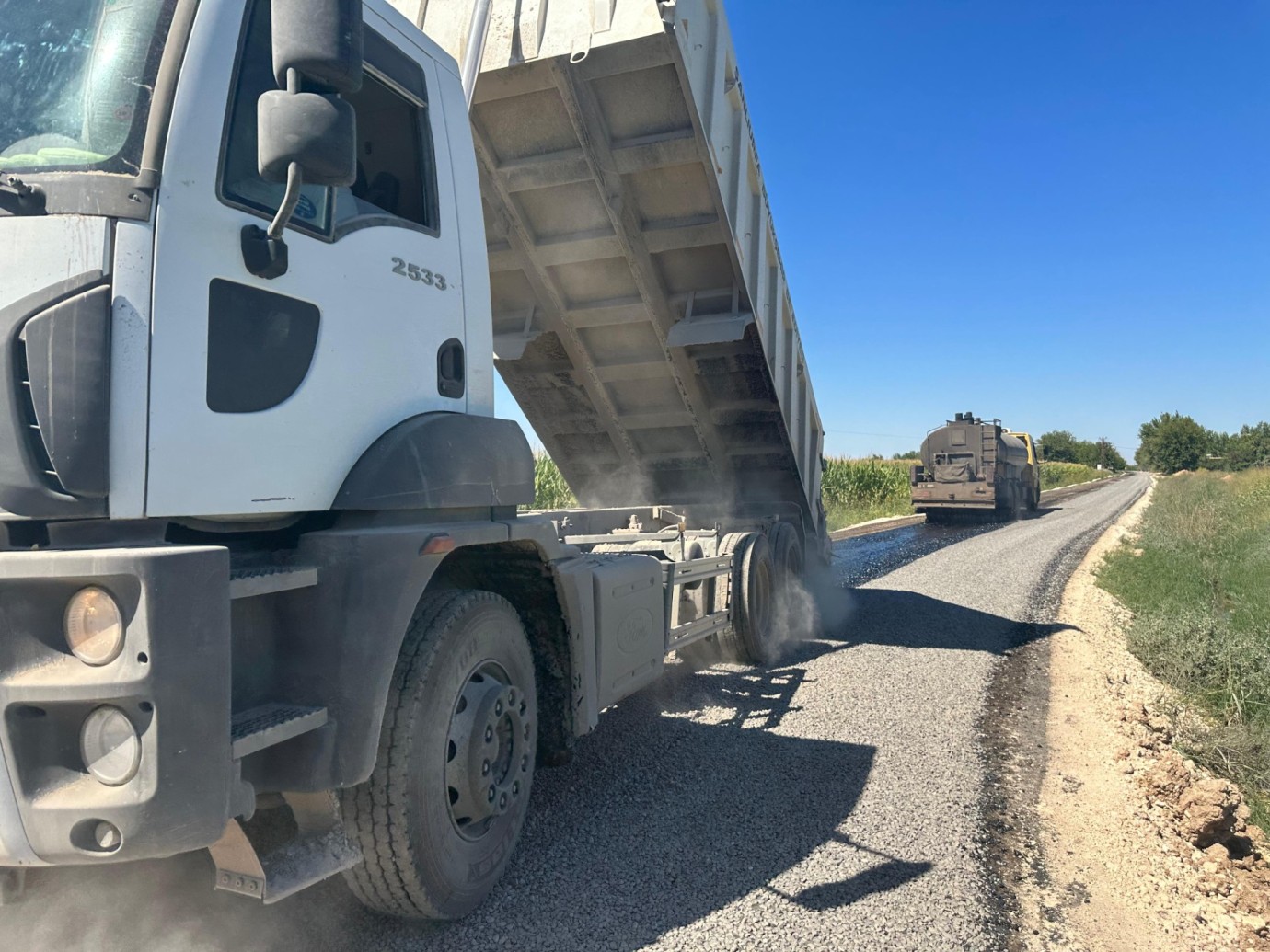 BÜYÜKŞEHİR’DEN SURUÇ KIRSALINDA YOL ATAĞI