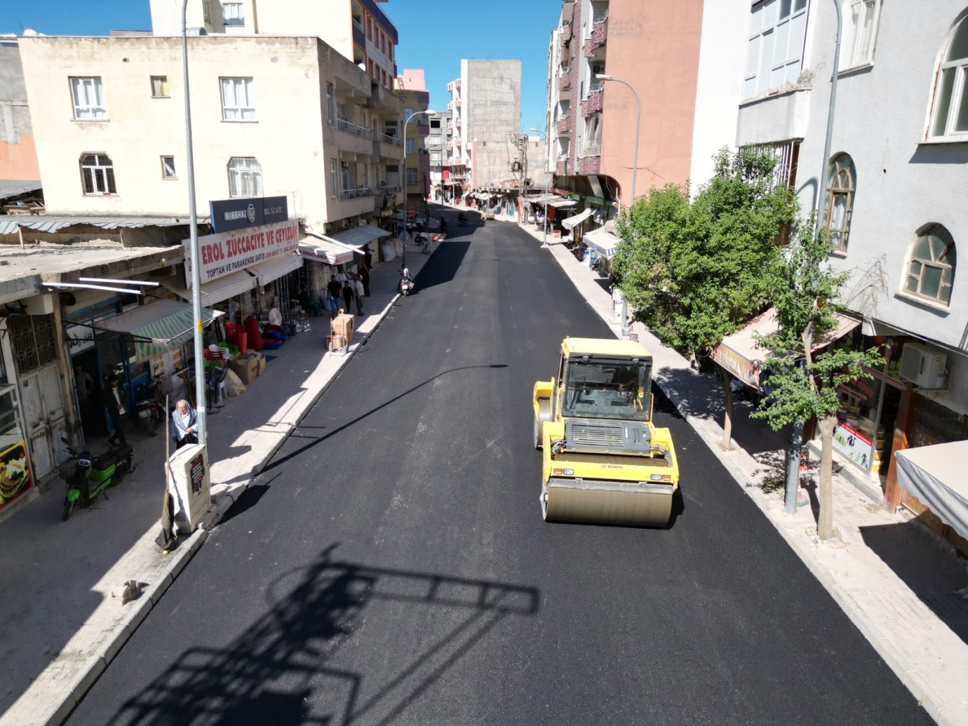 ŞANLIURFA BÜYÜKŞEHİR BELEDİYESİ'NDEN VİRANŞEHİR'E SICAK ASFALT
