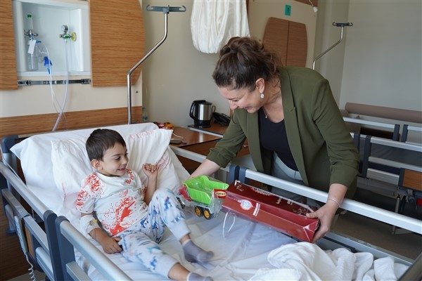 Orhangazi Belediyesi’nden hastanede tedavi gören hastalara destek