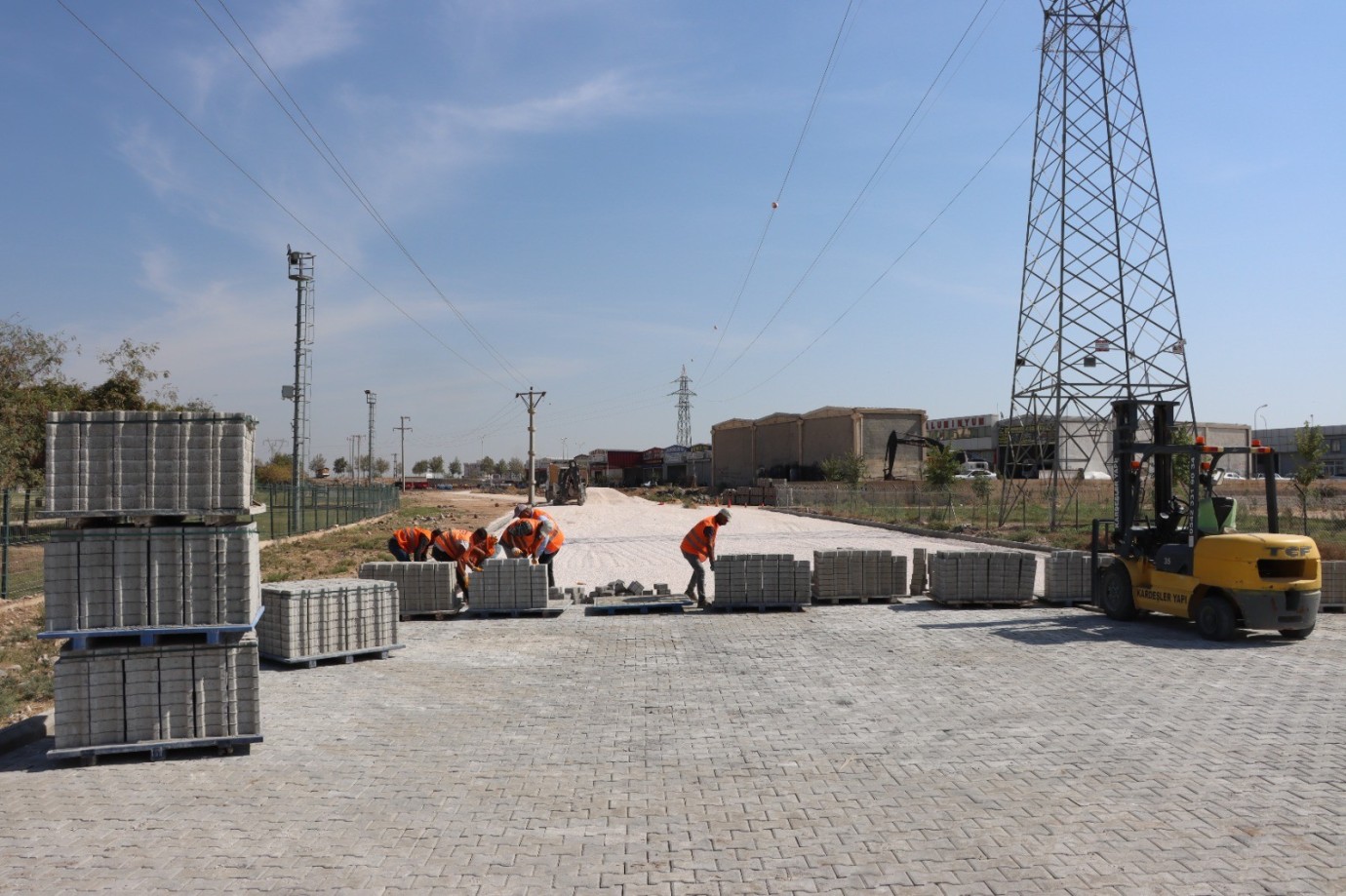 ŞANLIURFA'DA YENİ PARKE TAŞI DÖŞEME ÇALIŞMALARI TAMAMLANDI