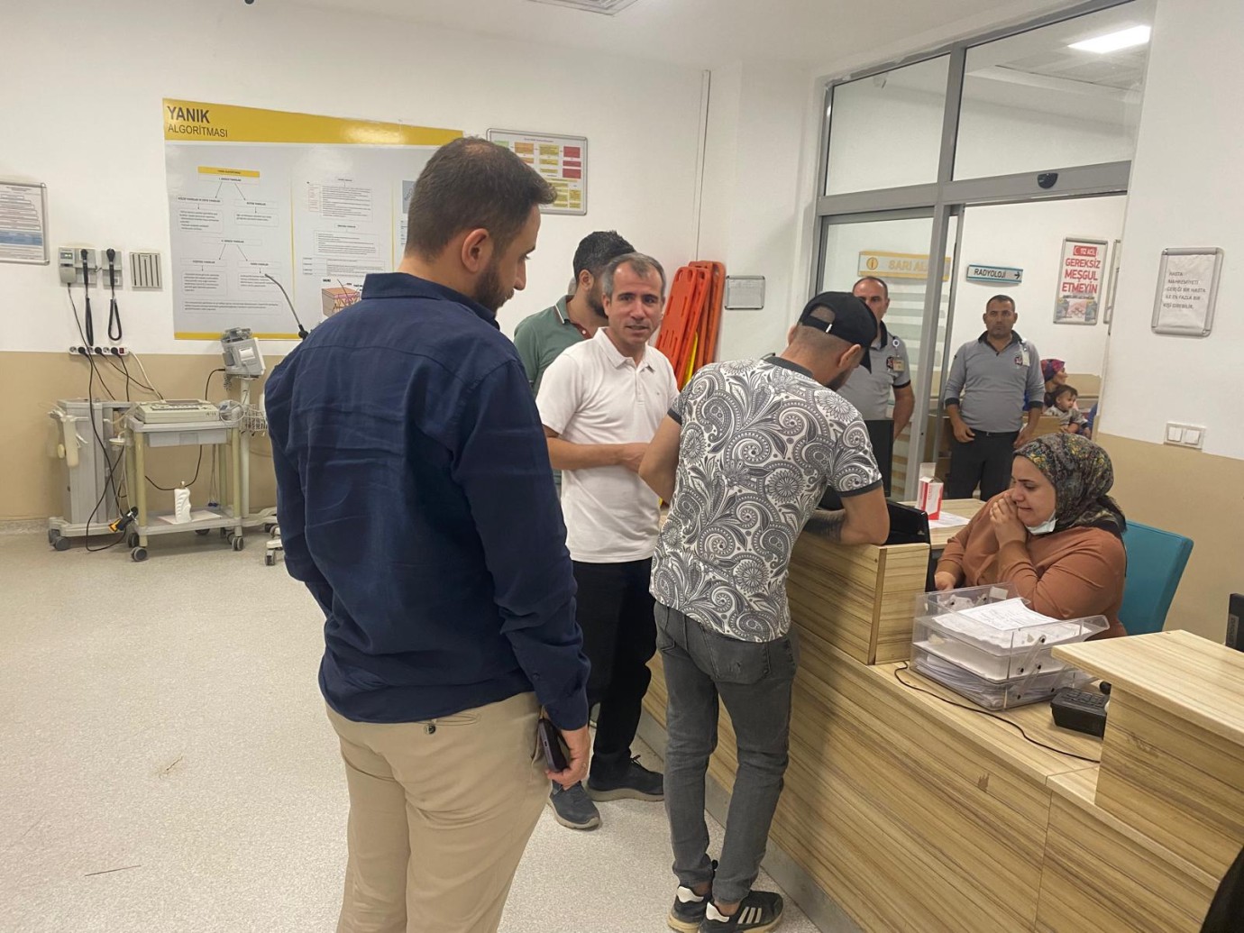 Şanlıurfa il Sağlık Müdürü Doç. Dr. Abdullah Solmaz hafta sonu hastaneleri denetledi.