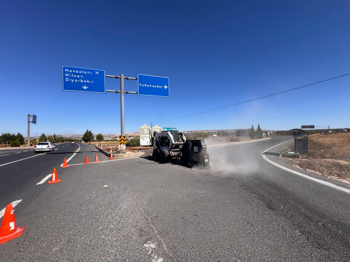 ŞANLIURFA-DİYARBAKIR YOLU KABAHAYDAR KAVŞAĞINA SİNYALİZASYON SİSTEMİ KURULDU