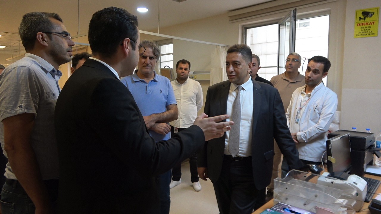 Hilvan da Kan Transfüzyon Merkezi hizmete girdi. Şanlıurfa Hilvan Şehit Halit Şiltak Devlet Hastanesi bünyesinde yeni açılan Kan Transfüzyon Merkezi, bölgedeki sağlık hizmetlerine önemli bir katkı sunuyor. Laboratuvar bölümü 