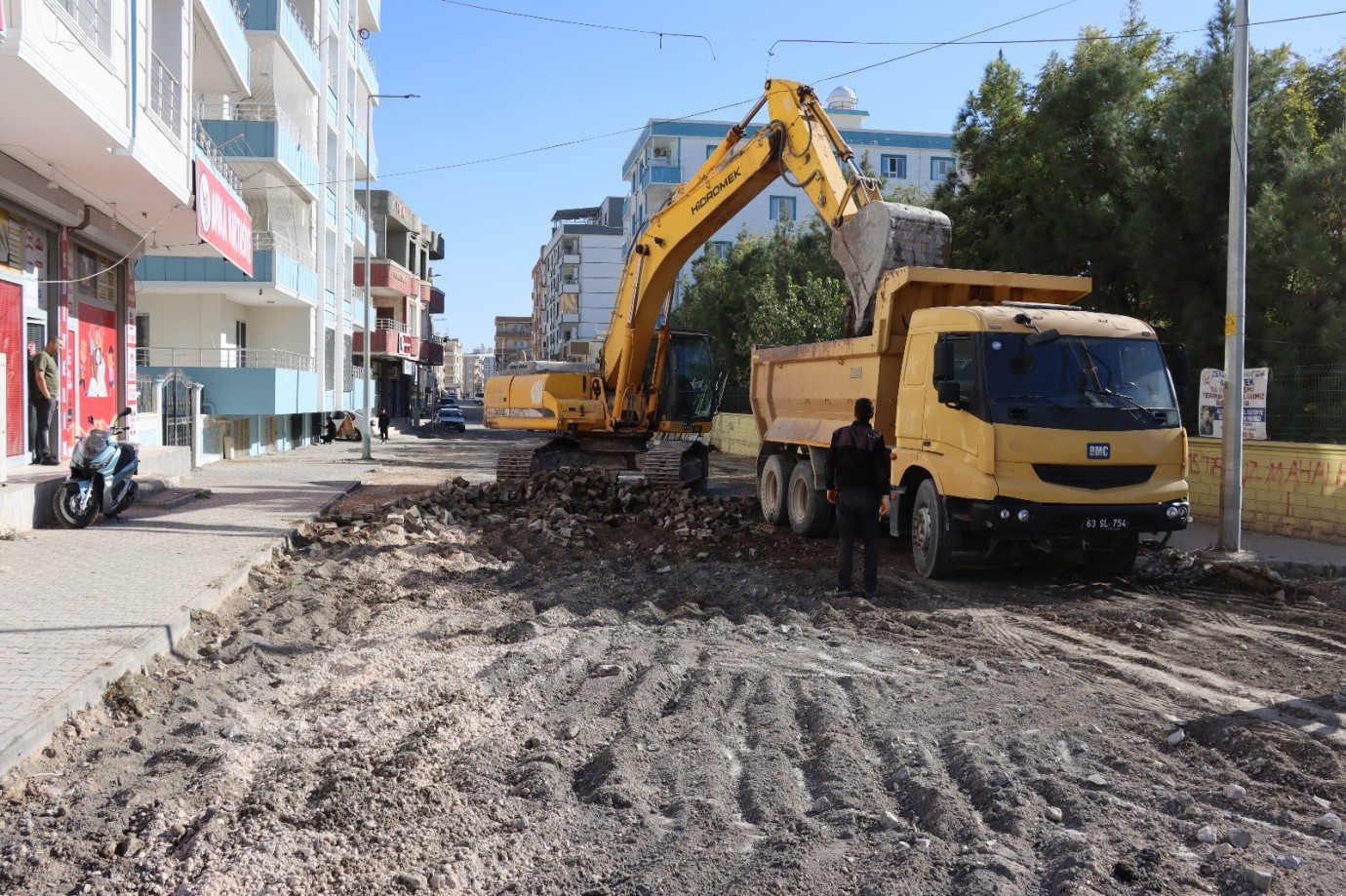 ŞANLIURFA BÜYÜKŞEHİR BELEDİYESİ, CEYLANPINAR'DA ÜST YAPI ÇALIŞMALARINA BAŞLADI