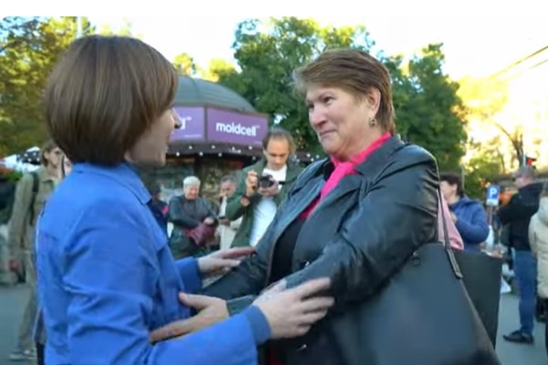 Moldova başkanlık seçimlerinin galibi AB yanlısı mevcut başkan oldu