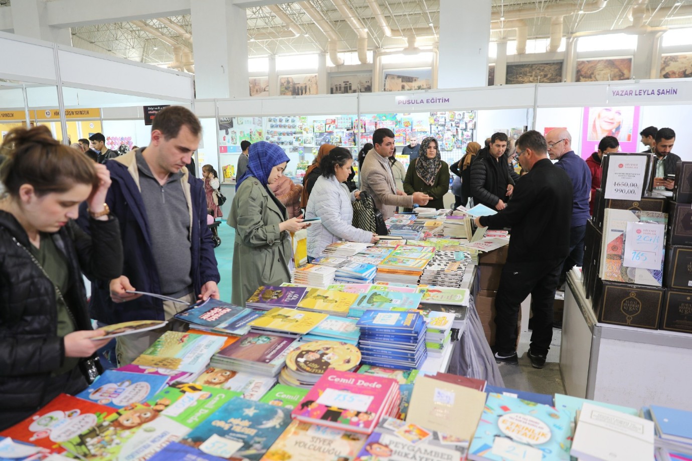 ŞANLIURFA KİTAP FUARI KÜLTÜR ŞÖLENİNE DÖNÜŞTÜ