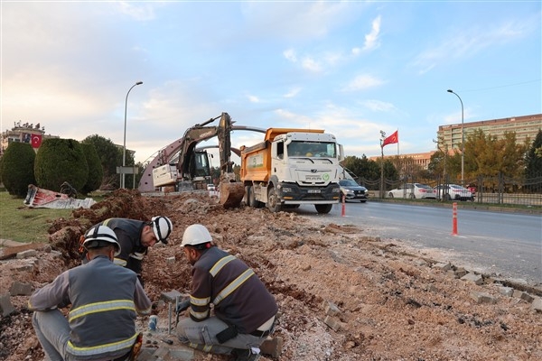 Gaziantep Büyükşehir, Tugay Köprülü Kavşağı'nda çalışmalarını tamamladı