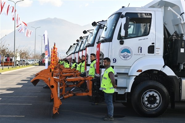 Başkan Büyükkılıç, 500 milyon TL'lik 58 yeni iş makinesini tanıttı