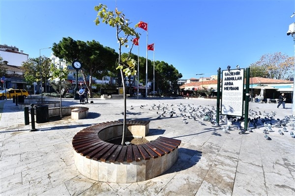 İzmir Büyükşehir Belediyesi, Abdullah Arda Meydanı’nı yeniledi