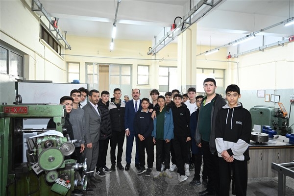 Başkan Altay, Selçuklu Mesleki ve Teknik Anadolu Lisesi öğrencileriyle buluştu