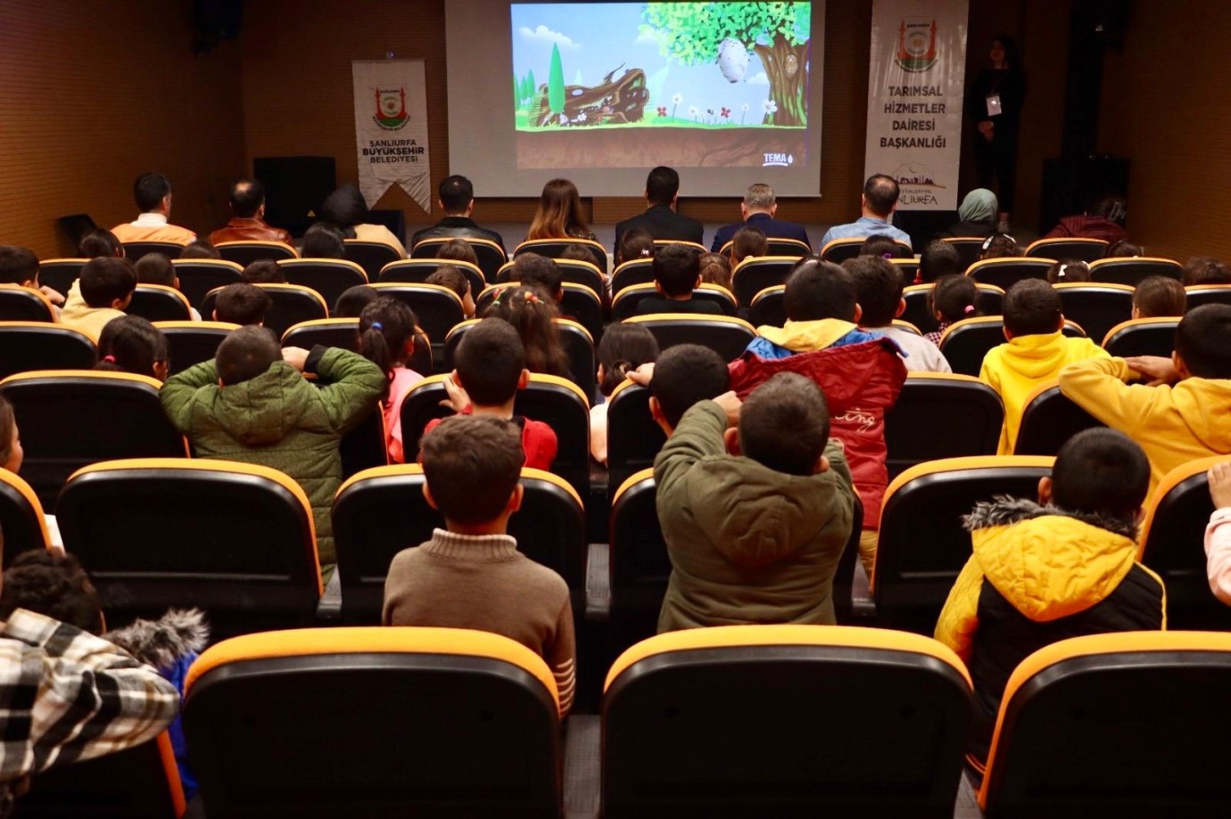 ŞANLIURFA’DA BUZLANMAYA KARŞI TUZLAMA ÇALIŞMASI