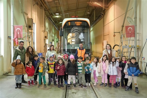 Eskişehir'de minik öğrenciler Estram’ı ziyaret etti