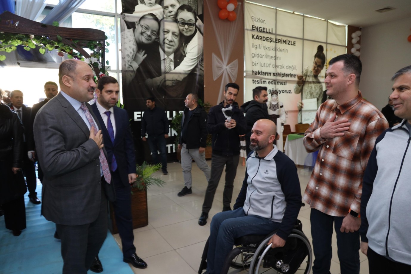 3 ARALIK DÜNYA ENGELLİLER GÜNÜ'NDE ŞANLIURFA'DA UNUTULMAZ BİR ETKİNLİK DÜZENLENDİ