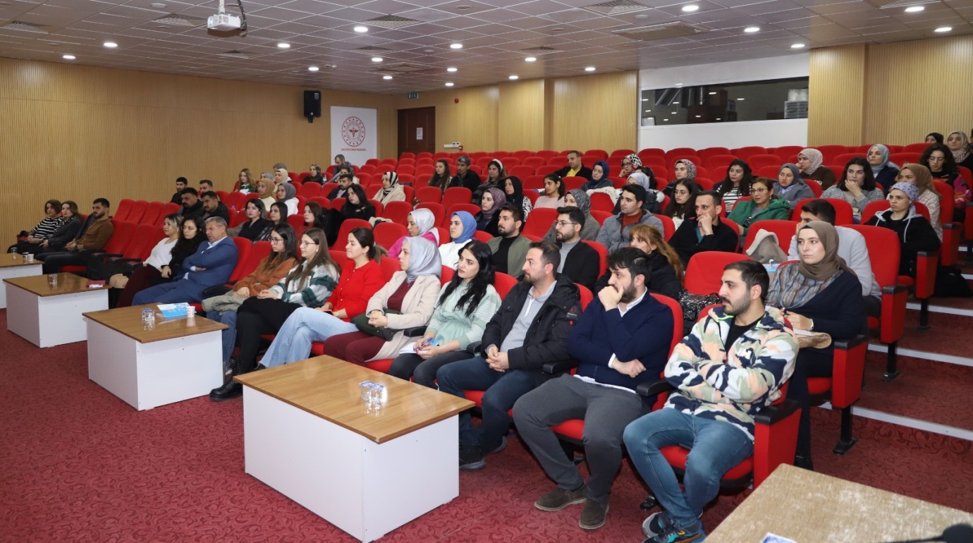 “Yenidoğan Ünitelerinde Aile Merkezli Bakım” Paneli Gerçekleşti.