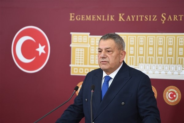 CHP'li Ocaklı: Heyelan riski devam eden apartmanlarda oturulabilir mi?