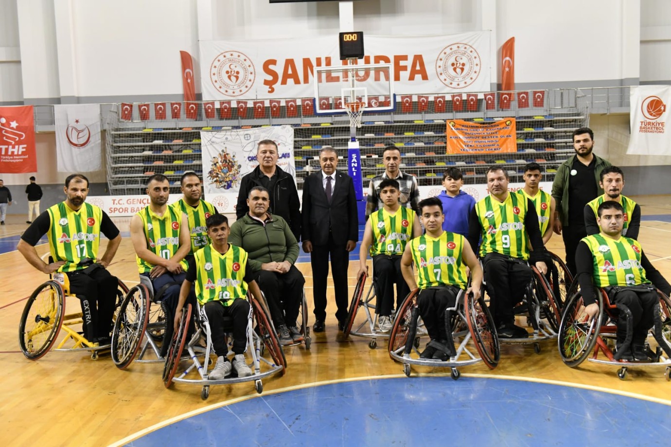 VALİ ŞILDAK, MUŞ MAÇINDA ŞANLIURFALI SPORCULARI YALNIZ BIRAKMADI