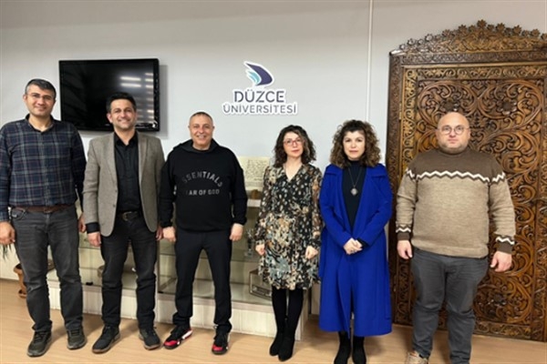 Denim atıklarından moda tasarımına: Düzce MYO öğrencilerinin &Prime;İleri Dönüşüm Atölyesi&Prime;