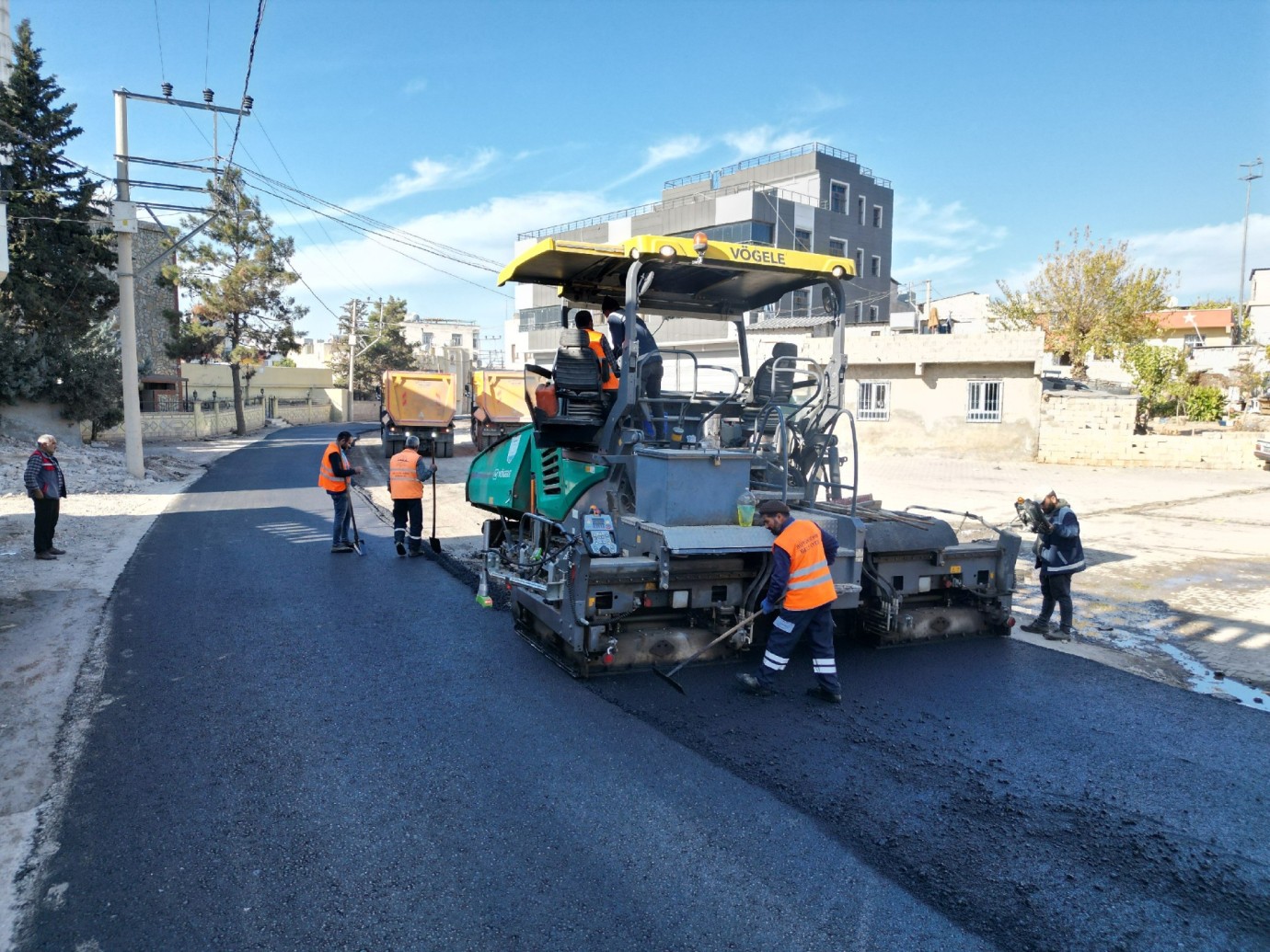 ŞANLIURFA BÜYÜKŞEHİR BELEDİYESİ'NDEN KONUKLU MAHALLESİ'NDE ASFALT ÇALIŞMASI