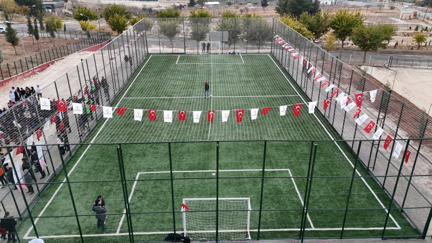 KARAKÖPRÜ'DE GENÇLER İÇİN YENİ SPOR TESİSİ KAZANDIRILDI