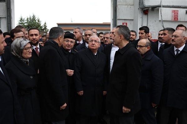 Bakan Güler, Balıkesir'deki patlamada olay yerinde inceleme yaptı