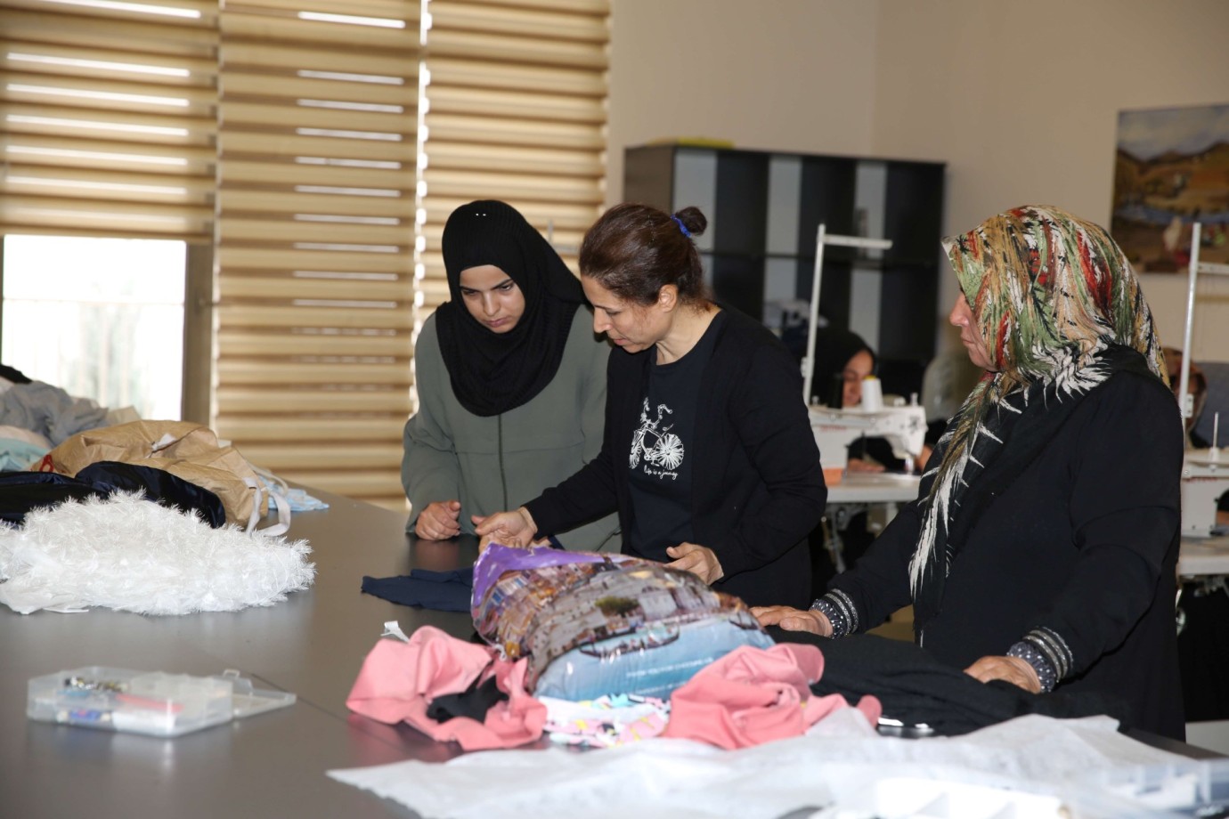 KARAKÖPRÜ'DE KADINLAR HEM ÖĞRENİYOR HEM ÜRETİYOR