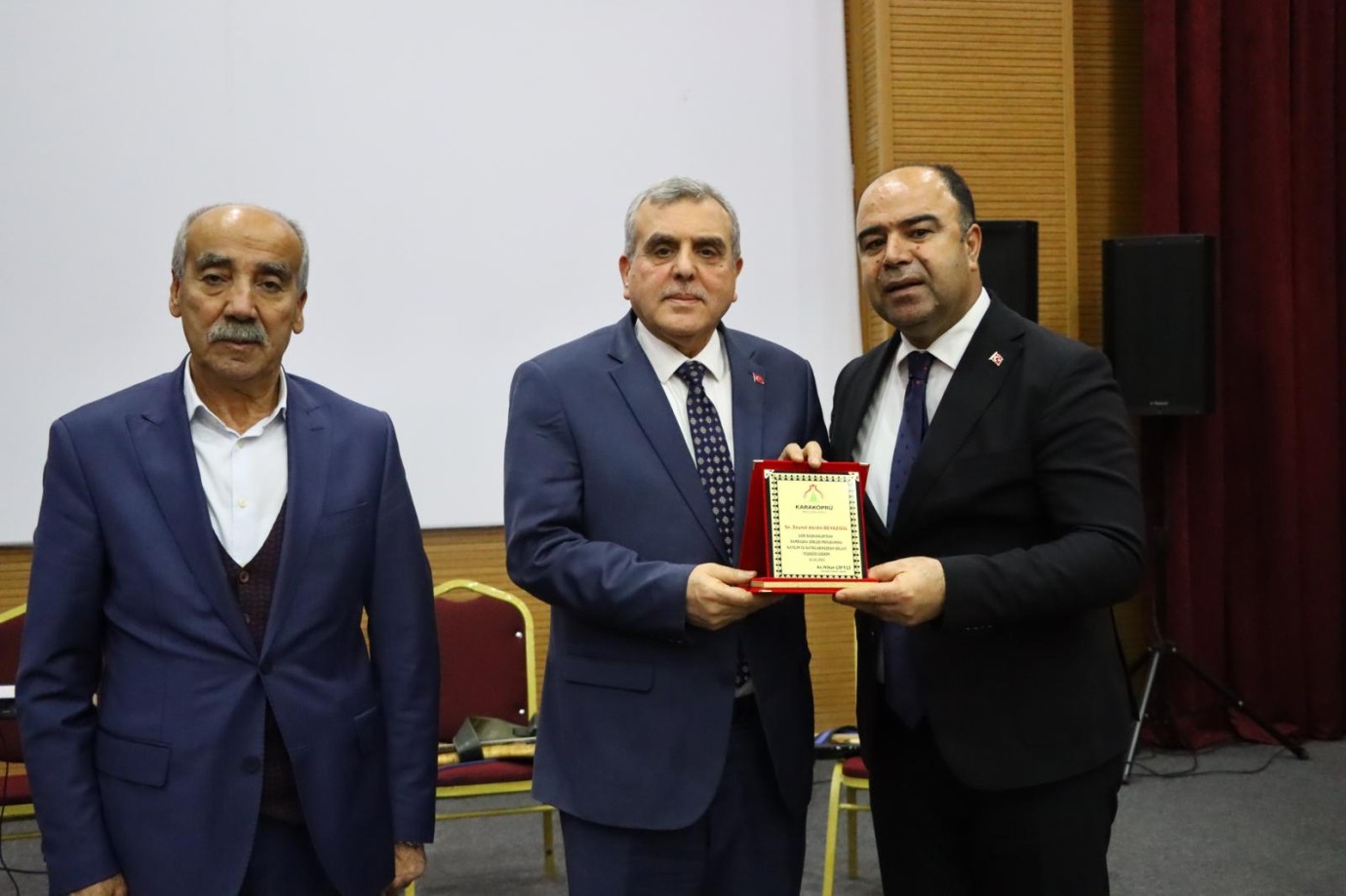 KARAKÖPRÜ'DE ŞİİR VE SANAT PROGRAMI DÜZENLENDİ