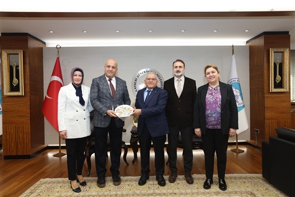 Başkan Büyükkılıç, Doç. Dr. Altıntop ve ekibini makamında ağırladı