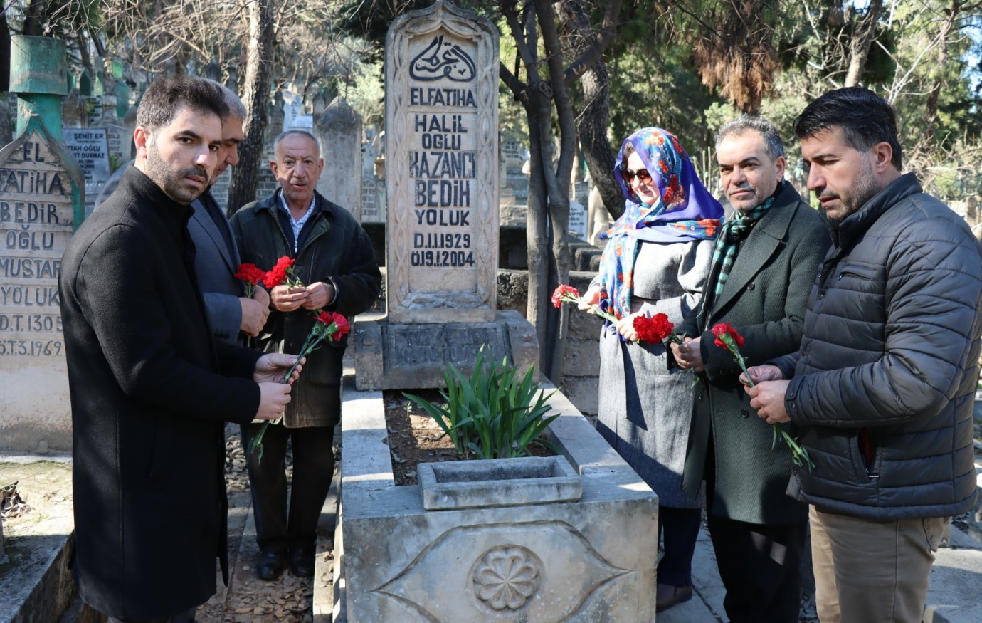 USTA GAZELHAN KAZANCI BEDİH VEFATININ 21. YIL DÖNÜMÜNDE KABRİ BAŞINDA ANILDI
