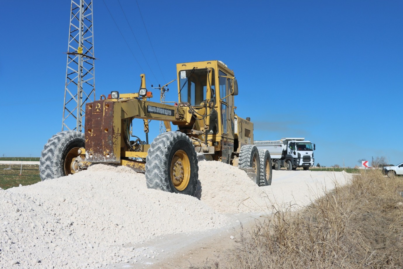 HARRAN VE CEYLANPINAR KIRSALINDA YOLLAR MODERNLEŞİYOR