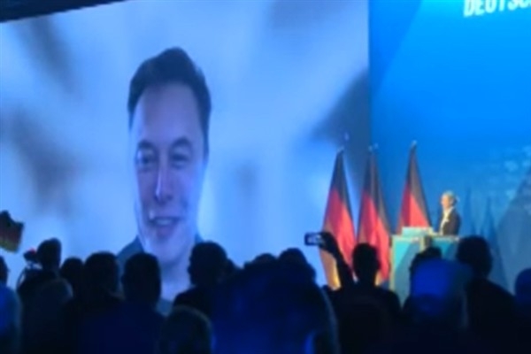 Elon Musk,  Almanya'daki AfD etkinliğinde sürpriz bir şekilde göründü