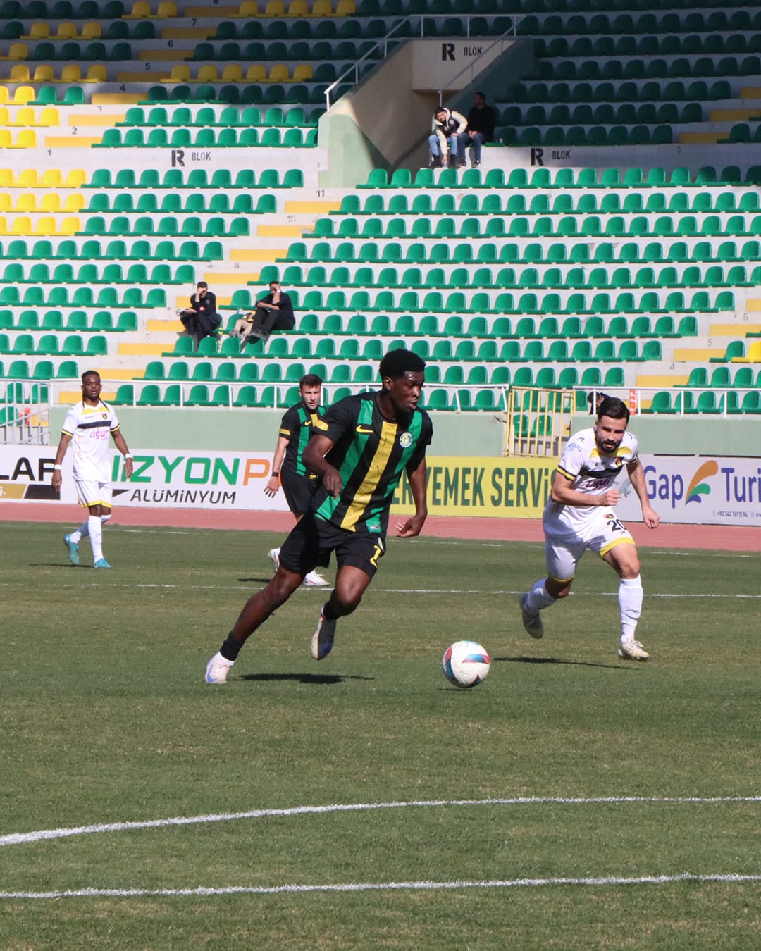 Şanlıurfa spor kendi sahasında altın değerinde 3 puan aldı1-0