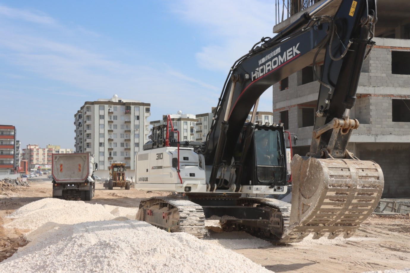 BÜYÜKŞEHİR BELEDİYESİ, VİRANŞEHİR'İN ULAŞIM SORUNLARINI ÇÖZÜYOR