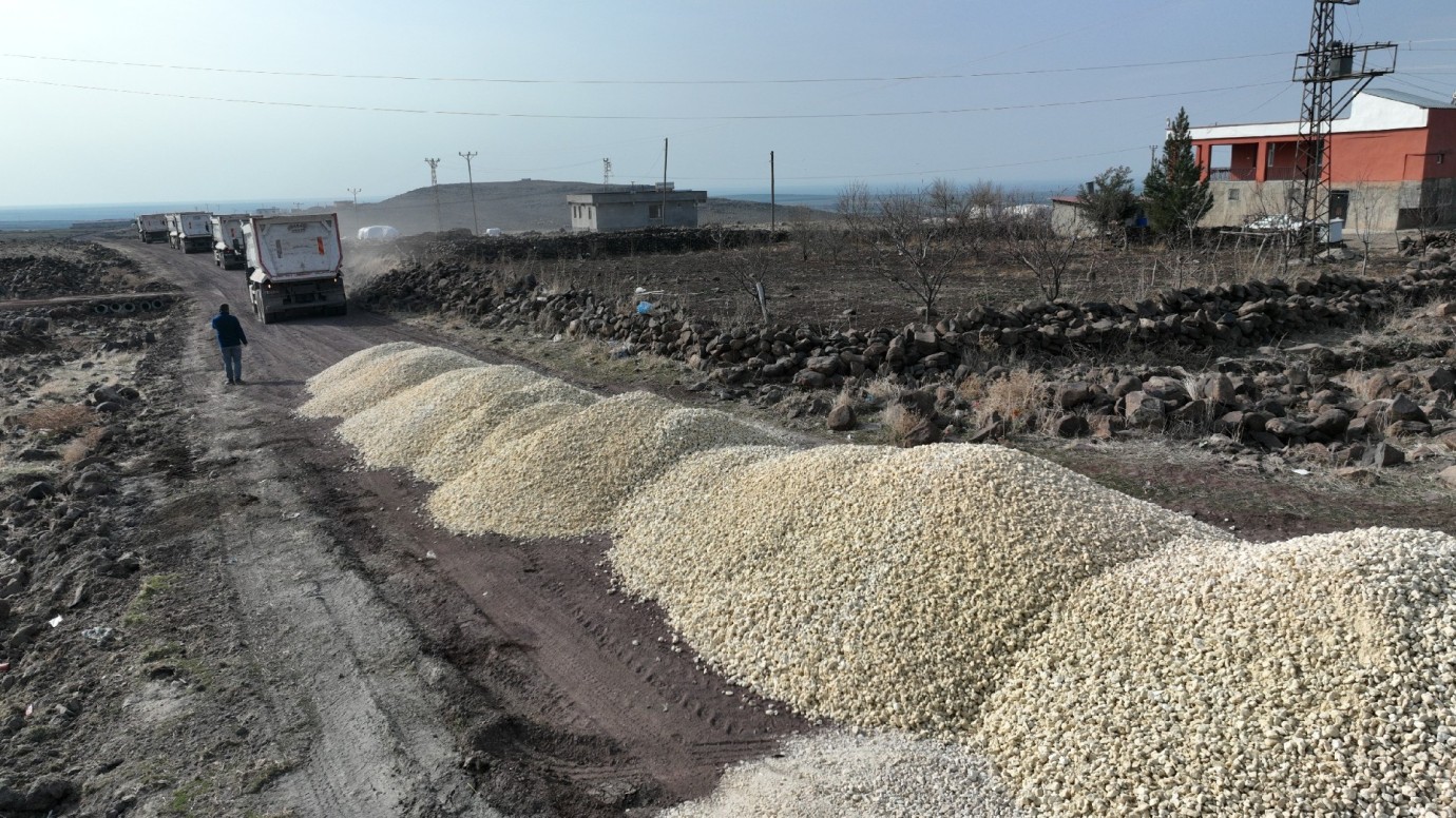 BÜYÜKŞEHİR’DEN SİVEREK KIRSALINDA ÜSTYAPI İYİLEŞTİRMELERİ